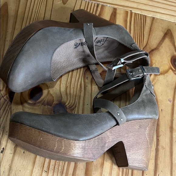 Free People Wood Clogs Buena Vista Green - Picture 7 of 14